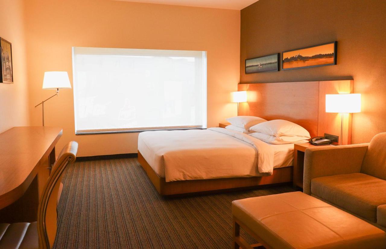 ホテル ハイアット プレイス ハイデラバード バンジャラ ヒルズ エクステリア 写真 A typical room at the Residence Inn